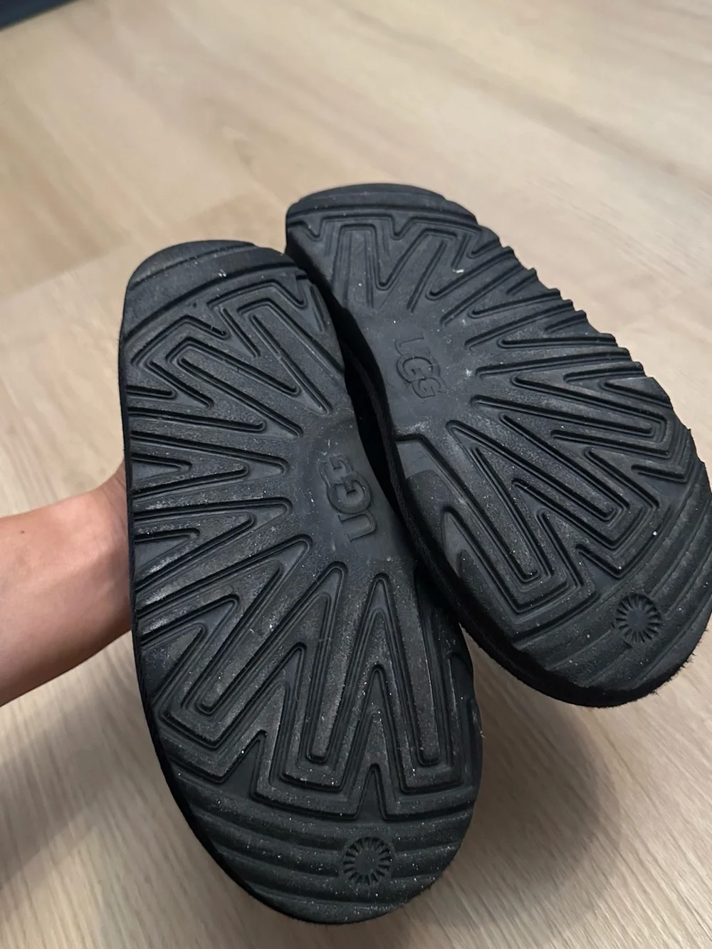 UGG